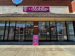 T-Mobile Brook Rd & Brook Run Dr