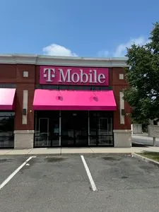T-Mobile Staples Mill Rd and Parham Rd