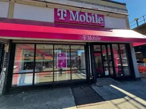 T-Mobile Fresh Pond & 67th Ave