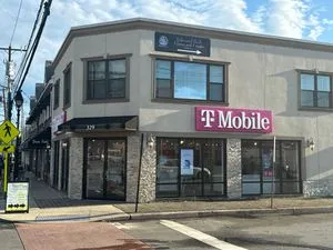 T-Mobile Broadway & Washington St