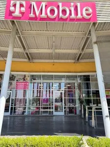 T-Mobile Limonite Ave & El Palomino Dr