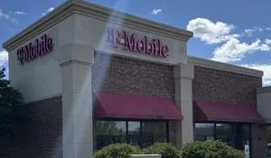 T-Mobile Riverside Blvd & Bollinger Dr