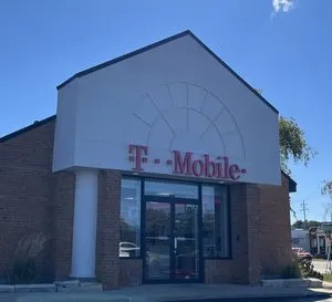 T-Mobile Charles St & Rockford Ave