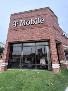 T-Mobile S Goliad St & I-30