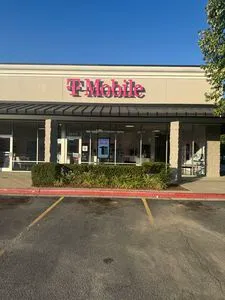 T-Mobile Cobb Corners Dr & Benvenue Rd