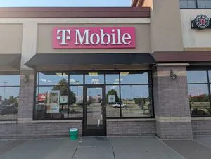 T-Mobile Rogers Dr & Commerce Blvd