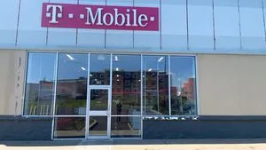 T-Mobile Freedom Plaza Erie Blvd