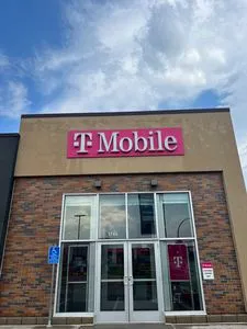 T-Mobile W County Rd B2 & Fairview Ave