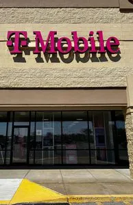 T-Mobile Mall Rd & I-40