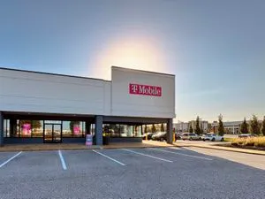 T-Mobile Sunset Hills Plaza