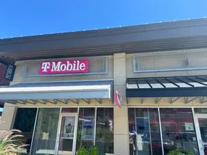 T-Mobile 4th St & 228th