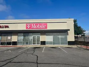 T-Mobile Vance Jackson & La Manda