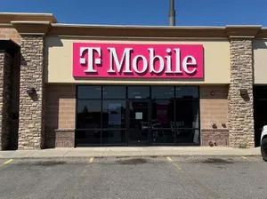 T-Mobile Parkway Dr & Bergener Blvd