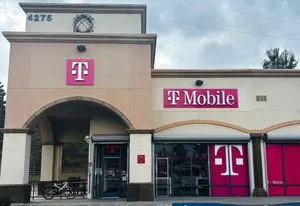 T-Mobile University & 215