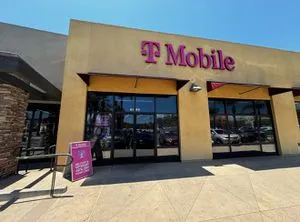 T-Mobile Fenton Pkwy & Mission City Pk