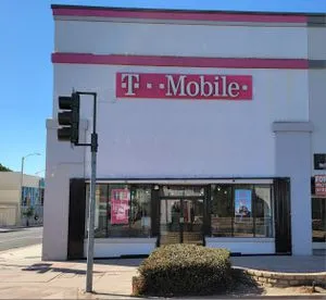 T-Mobile San Fernando Rd & Maclay Ave