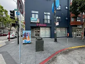 T-Mobile 17th & Valencia