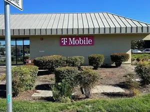 T-Mobile Silver Creek Plaza