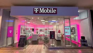T-Mobile Plaza Las Americas 1