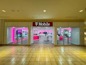 T-Mobile Plaza Las Americas 2