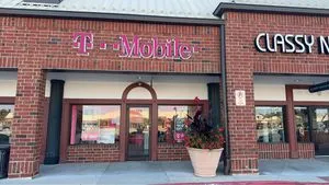 T-Mobile Army Trail Rd & Springfield