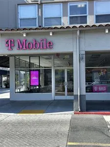 T-Mobile 3rd St & Union St