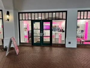 T-Mobile Paseo Nuevo