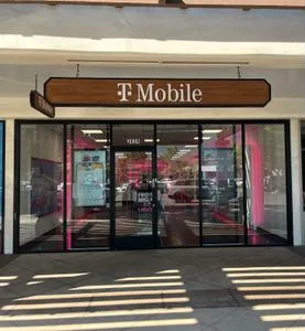 T-Mobile State & La Cumbre