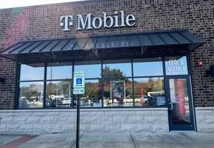 T-Mobile Lake & Fairfield Way