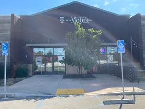 T-Mobile N Broadway & Grant St