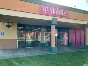 T-Mobile Santa Cruz Plaza
