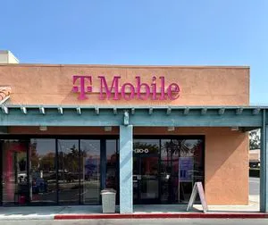 T-Mobile Camino De La Plaza & Willow