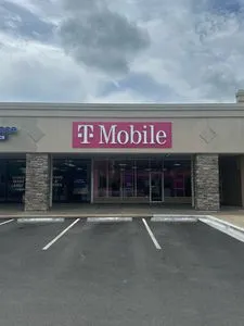 T-Mobile W Taft Ave & Main St