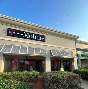 T-Mobile Bee Ridge Rd & Cattleman Rd