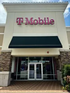 T-Mobile S Tamiami Trail & Club Dr