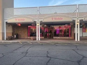 T-Mobile E Victory Dr & Skidaway Rd