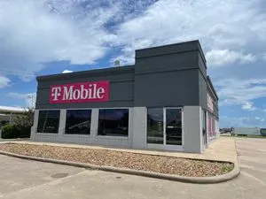 T-Mobile Gebhardt Rd & Meyer St