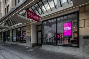 T-Mobile 6th & Pine