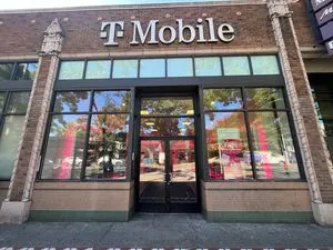 T-Mobile Broadway E & E Republican St