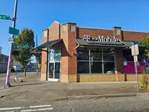 T-Mobile SW Roxbury & 16th Ave SW