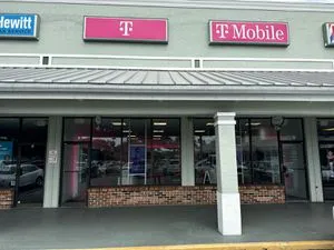 T-Mobile US 1 & Roseland Rd