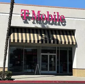 T-Mobile Floral & Hwy 99
