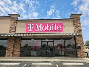 T-Mobile Main St Plaza