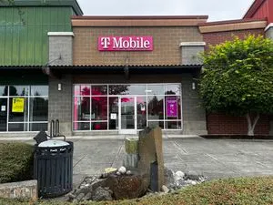 T-Mobile W Washington St & River Rd
