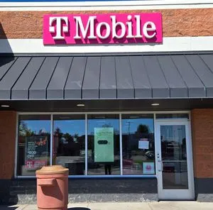 T-Mobile Vierling Dr E & Kennsington Dr