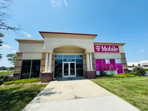 T-Mobile Shawnee Mission Pkwy & Lackman