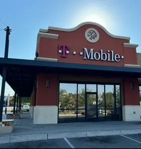 T-Mobile Rio Bravo- Las Estancias Plaza