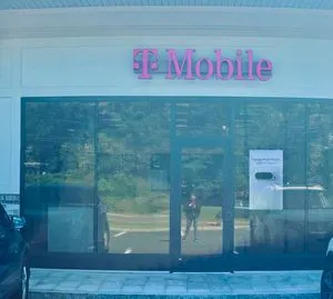 T-Mobile Bridgeport Ave & Woodland Park