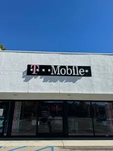 T-Mobile Van Nuys Blvd & Moorpark St