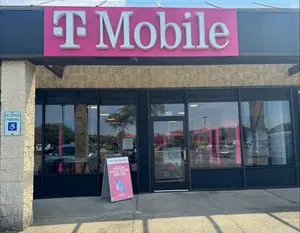 T-Mobile William Floyd Pkwy & Beacon St